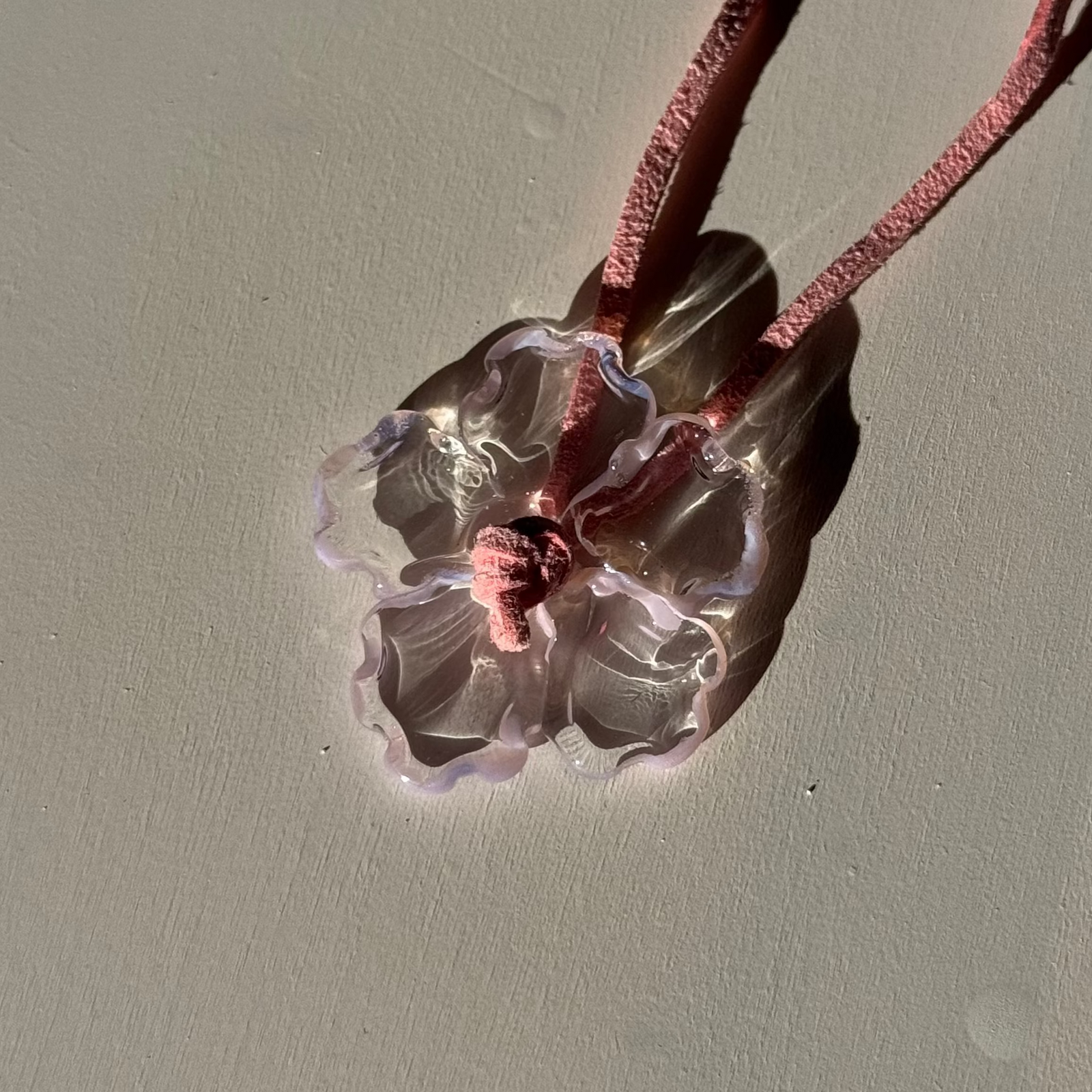 Flora rosa – joya de vidrio hecha a mano, Boira (foto 1)
